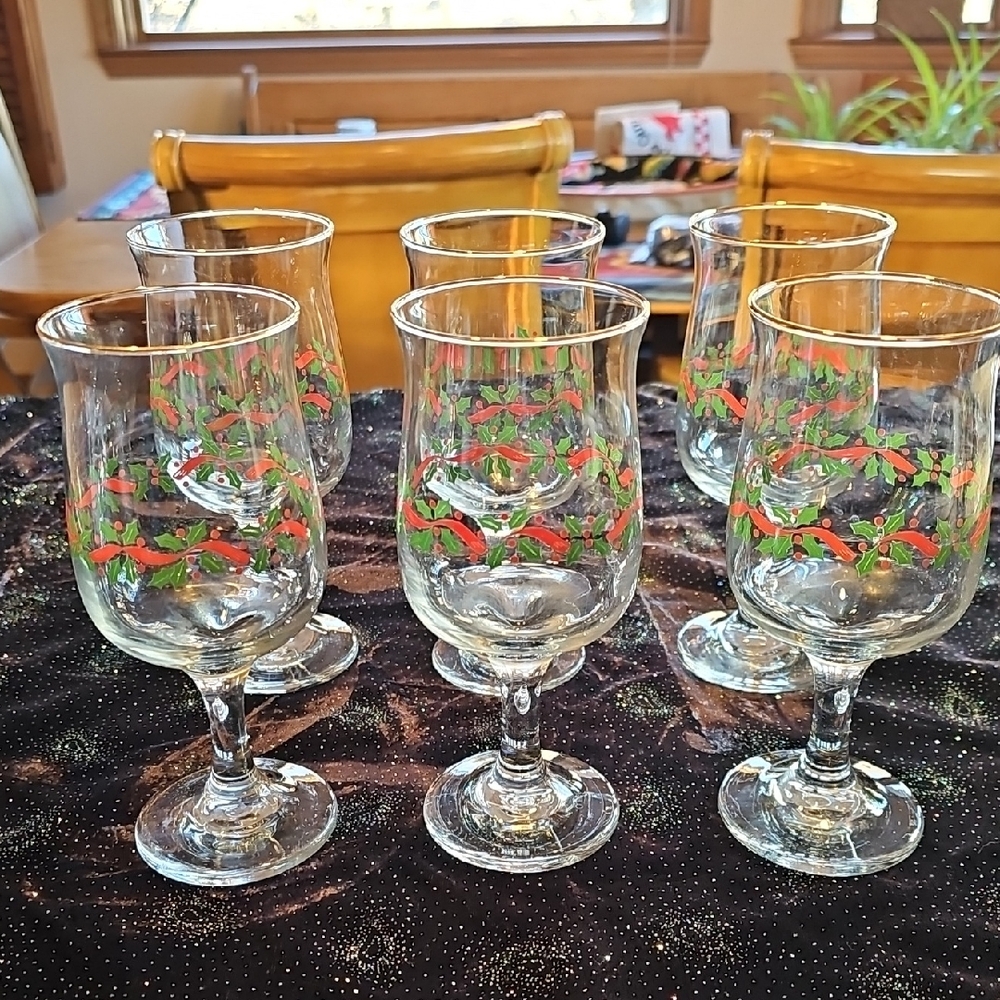 Set of 6 vintage Libbey Holly Berry Christmas wine glasses water goblets